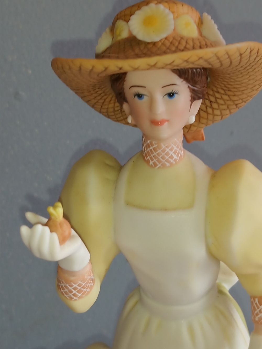 𝐀𝐕𝐎𝐍 𝐌𝐫𝐬.𝐀𝐥𝐛𝐞𝐞 𝟐𝟎𝟎𝟖 𝐓𝐞𝐧𝐝𝐢𝐧𝐠 𝐇𝐞𝐫 𝐆𝐚𝐫𝐝𝐞𝐧 𝐅𝐢𝐠𝐮 - Picture 3 of 17